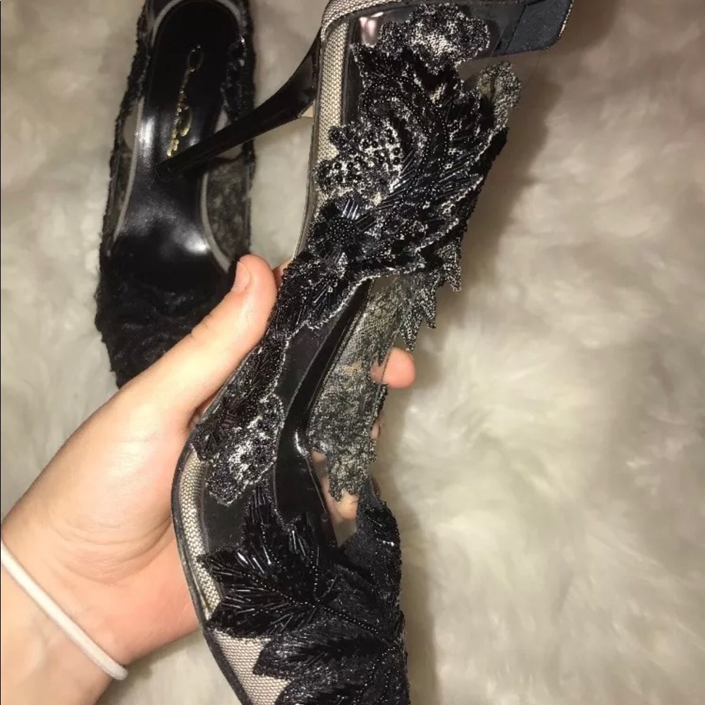 Beautiful new Oscar De La Renta black beaded heels